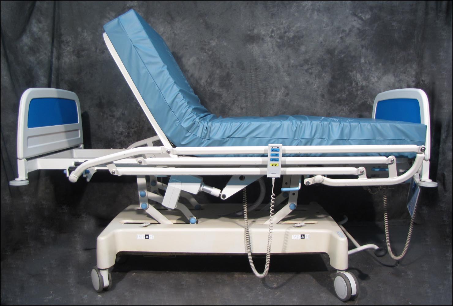 XLNT HUNTLEIGH CONTOURA 1080 LARGE PATIENT ELECTRIC BARIATRIC HOSPITAL BED