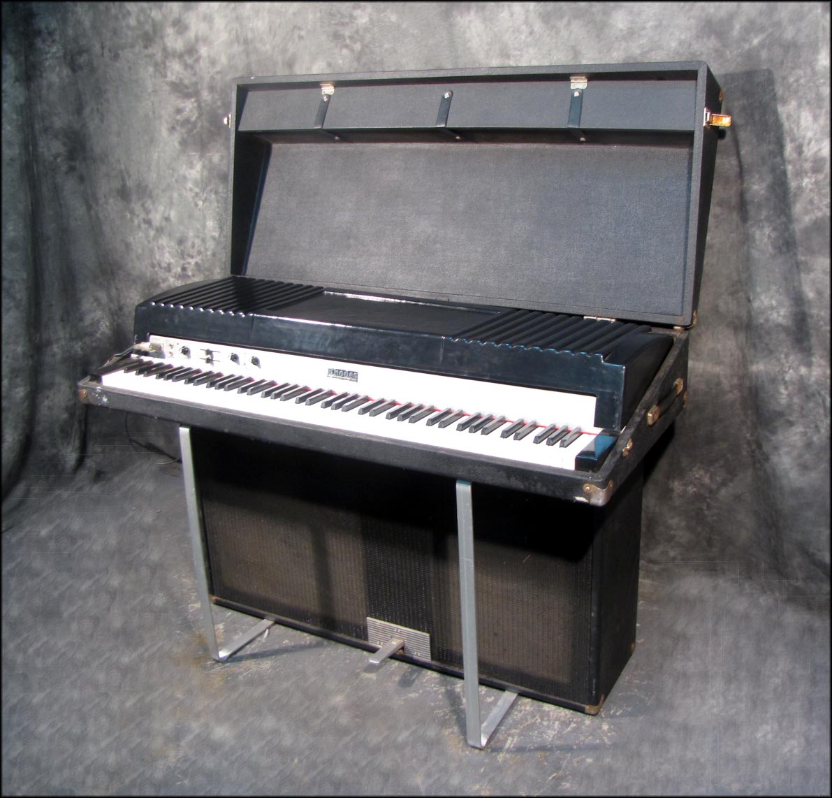 Fender Rhodes 88 Eighty Eight Electric Suitcase Piano w/ FR 7710 Amp